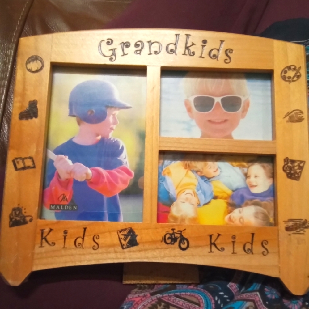 🌹$7*with bundle*Maple photo frame with wood burned designs. Vintage